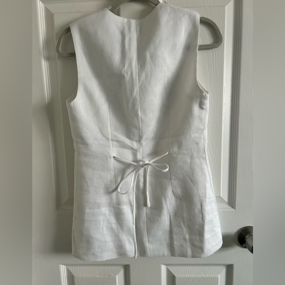DISSH White Sleeveless Vest - Picture 5 of 6